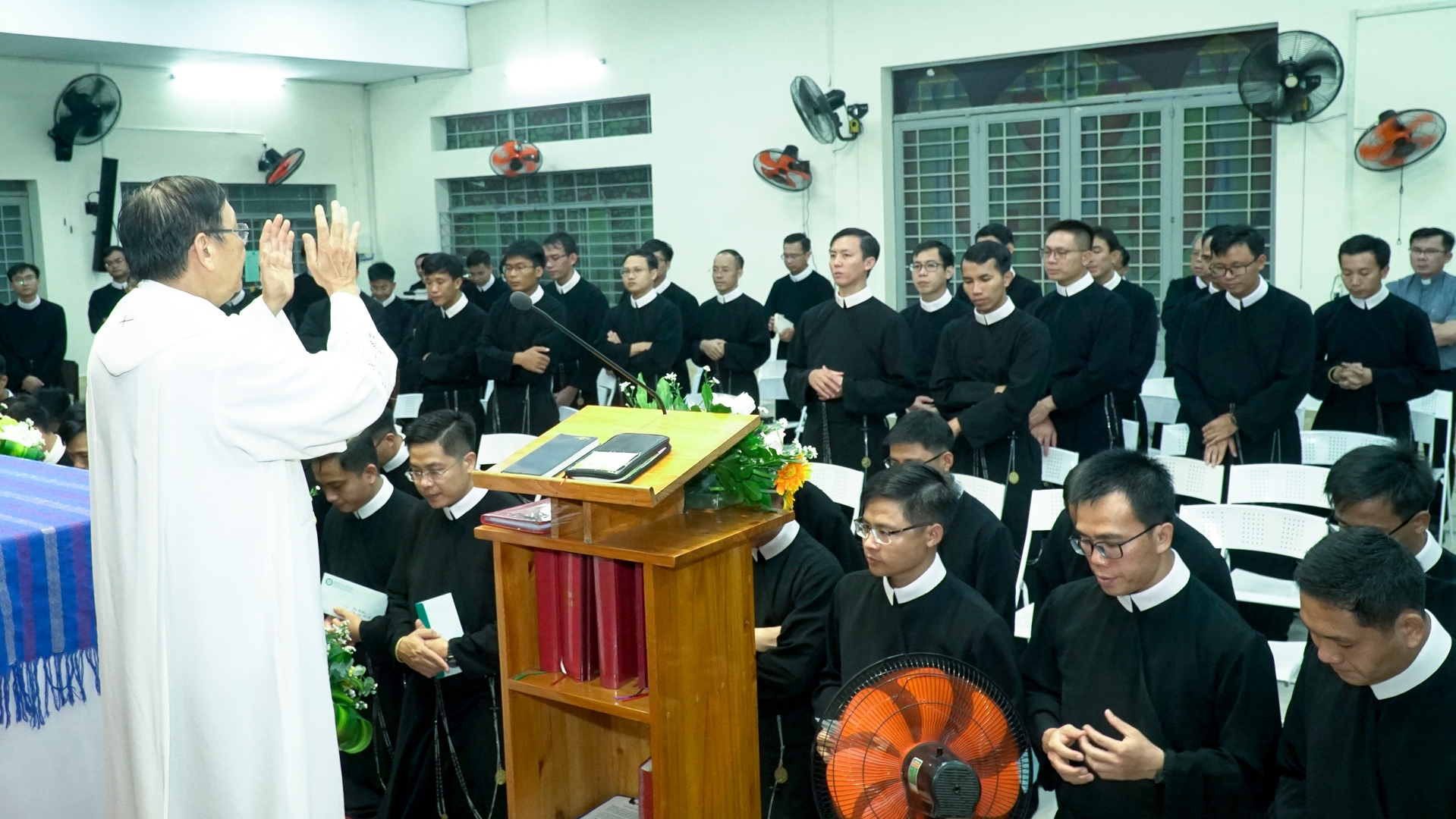 Nghi thức sai đi dành cho quý thầy Phó tế và quý thầy sẽ đi giúp năm