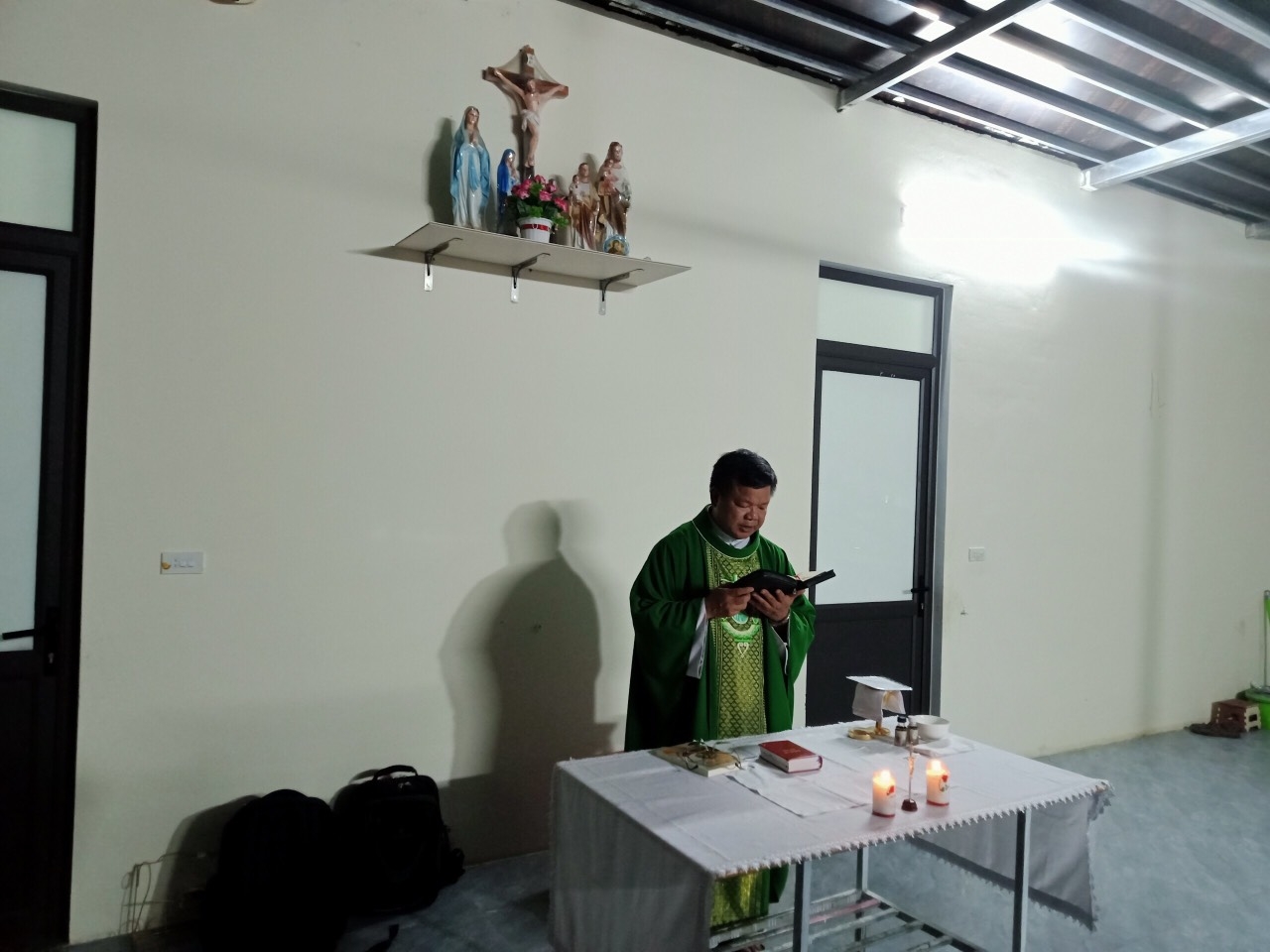 Đến và ở cùng…