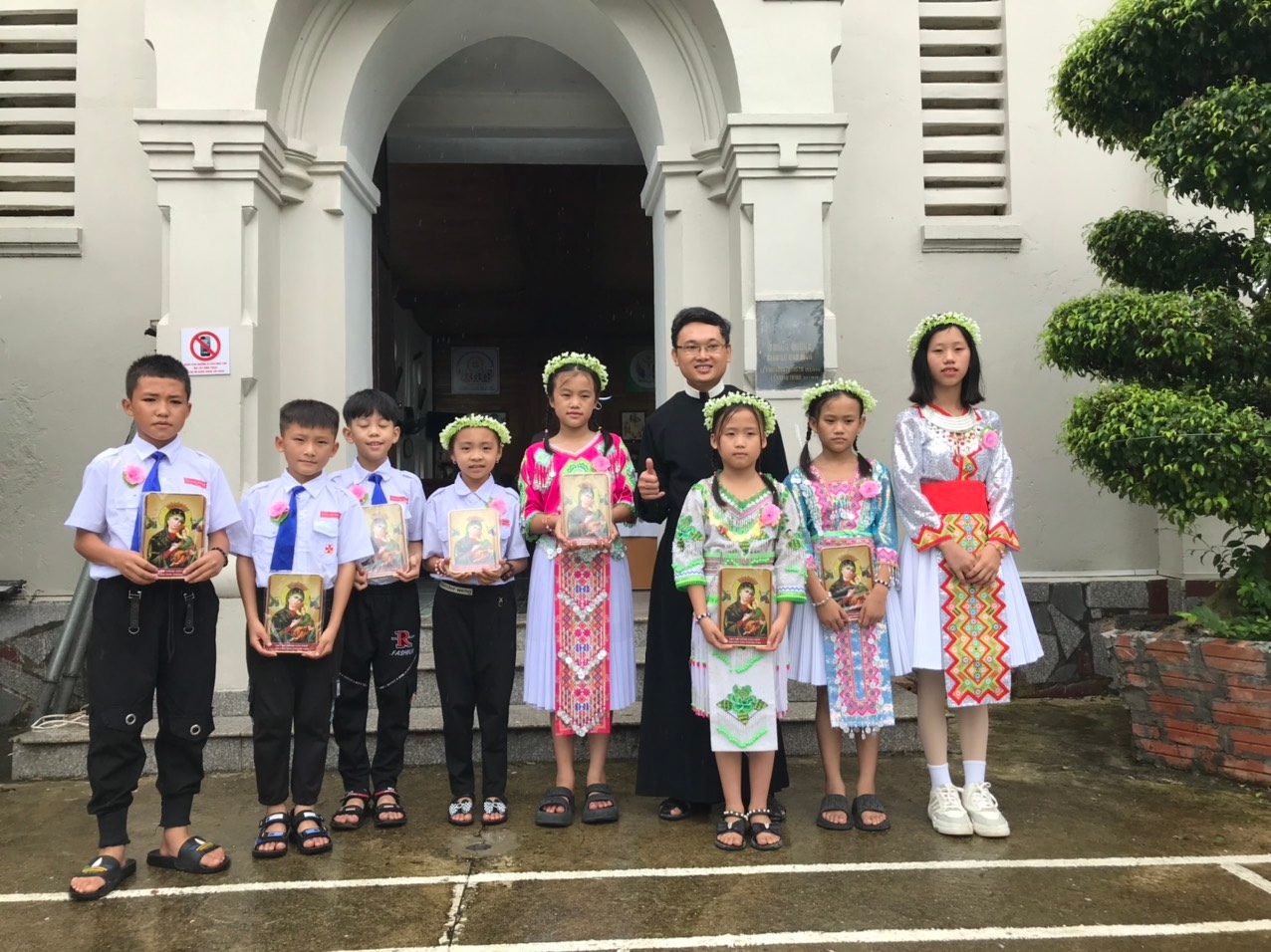 Đến và ở cùng…