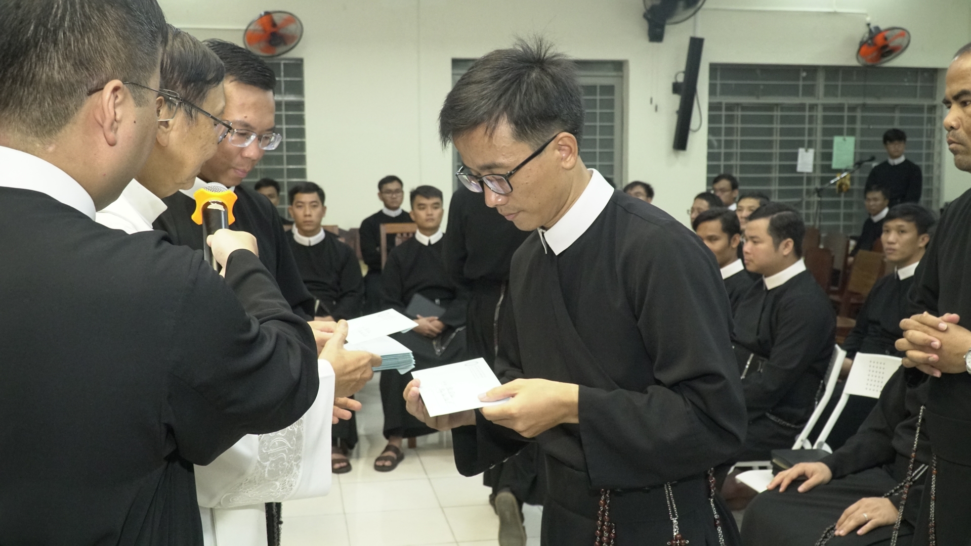 Nghi thức sai đi dành cho quý thầy Phó tế và quý thầy sẽ đi giúp năm