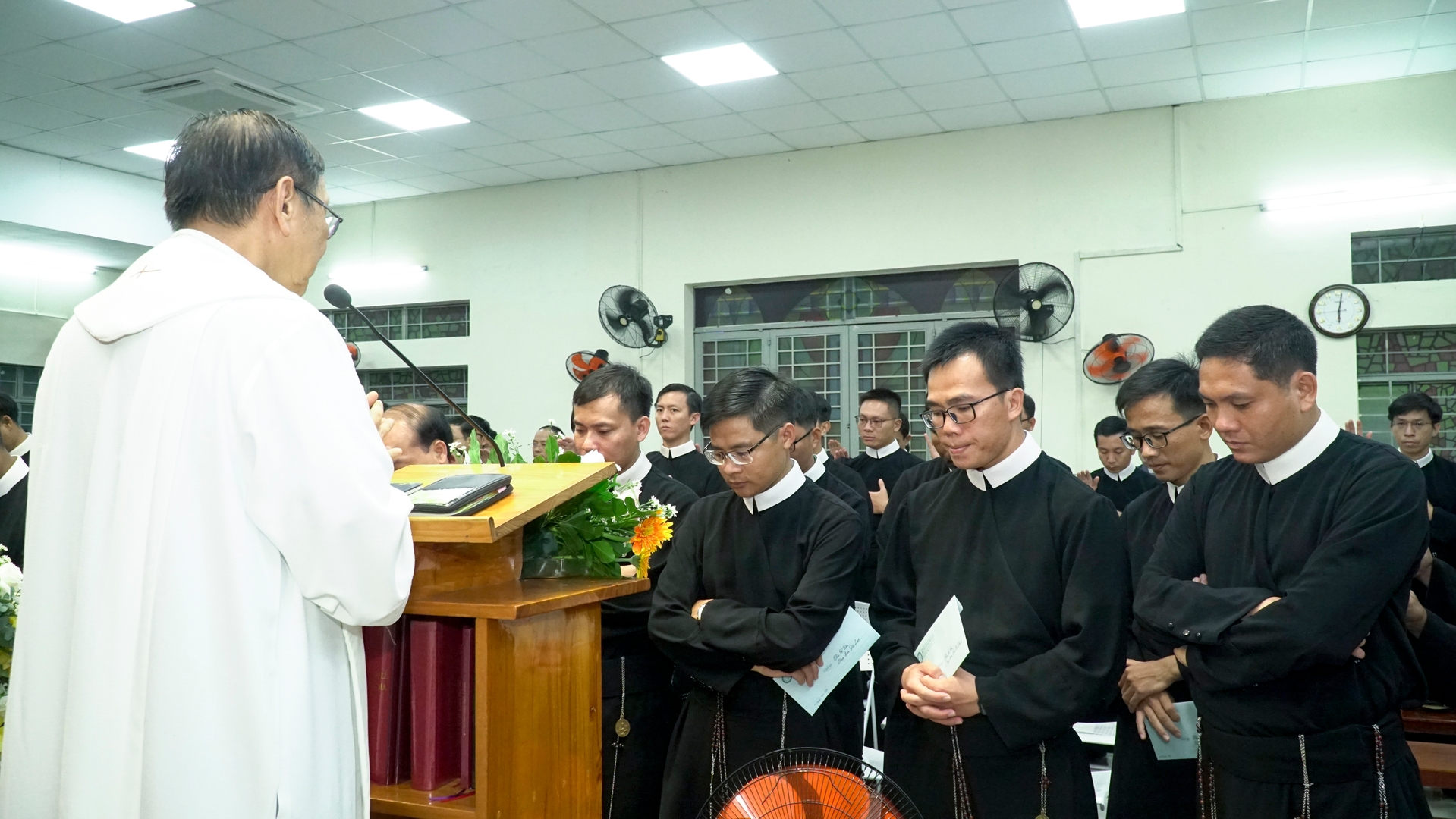 Nghi thức sai đi dành cho quý thầy Phó tế và quý thầy sẽ đi giúp năm