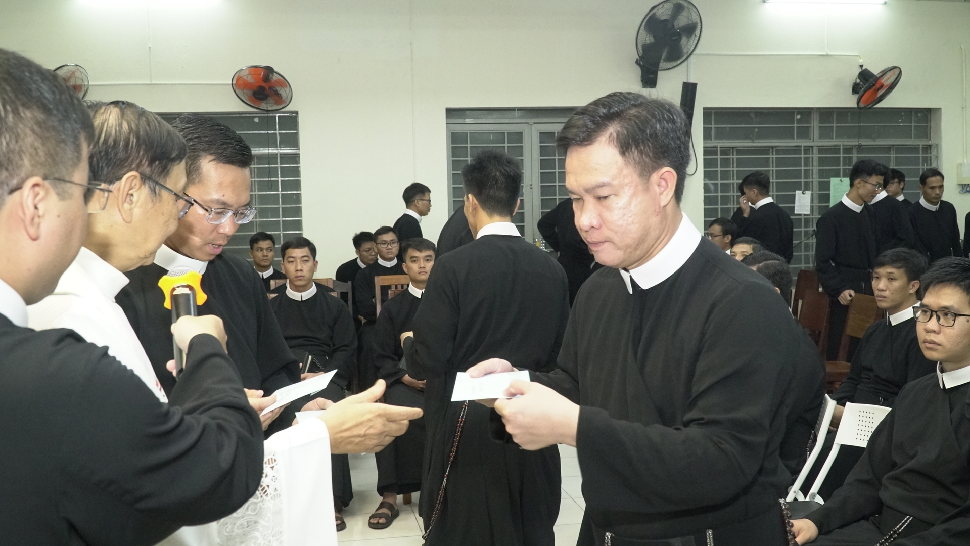 Nghi thức sai đi dành cho quý thầy Phó tế và quý thầy sẽ đi giúp năm