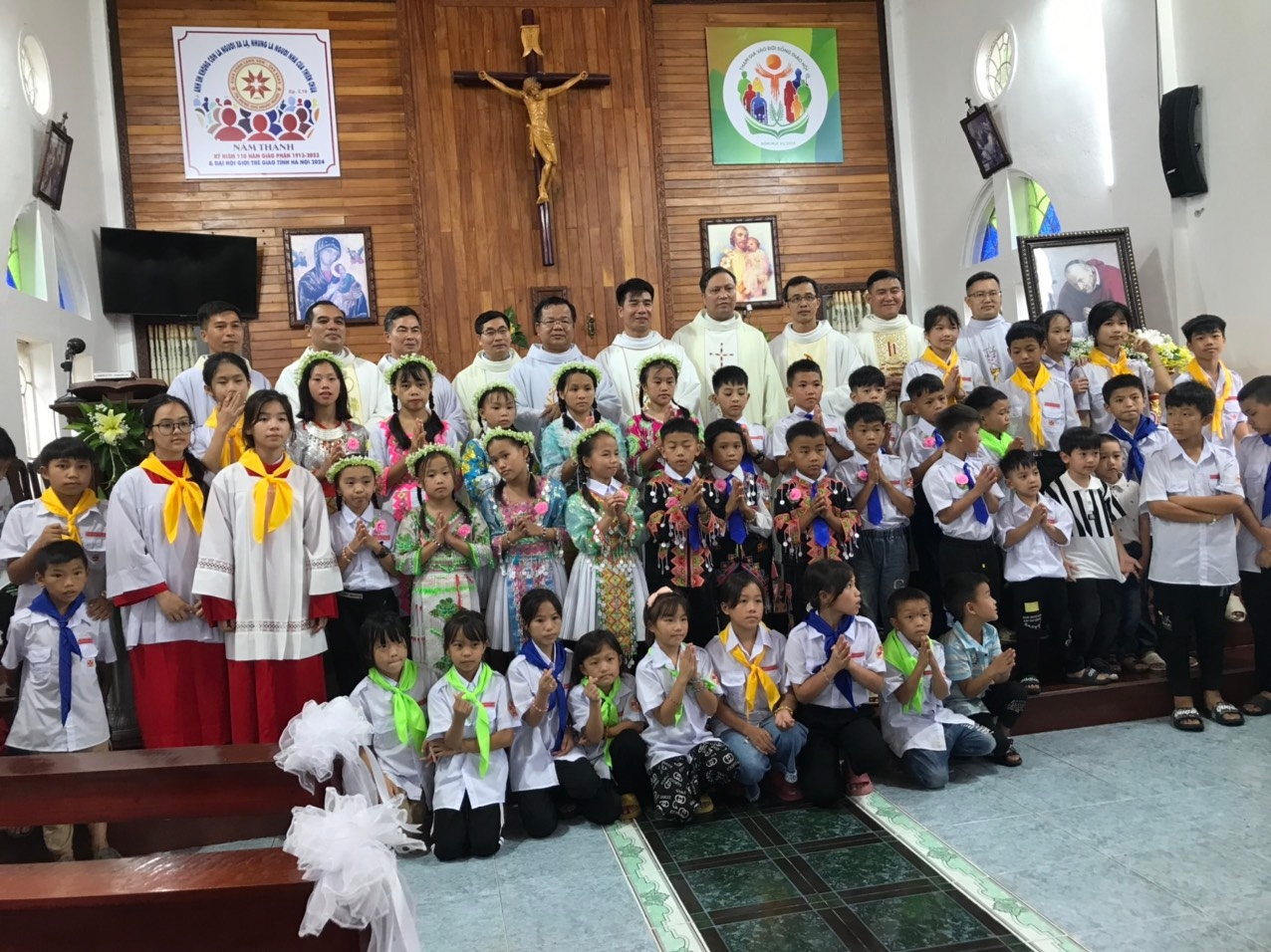 Đến và ở cùng…