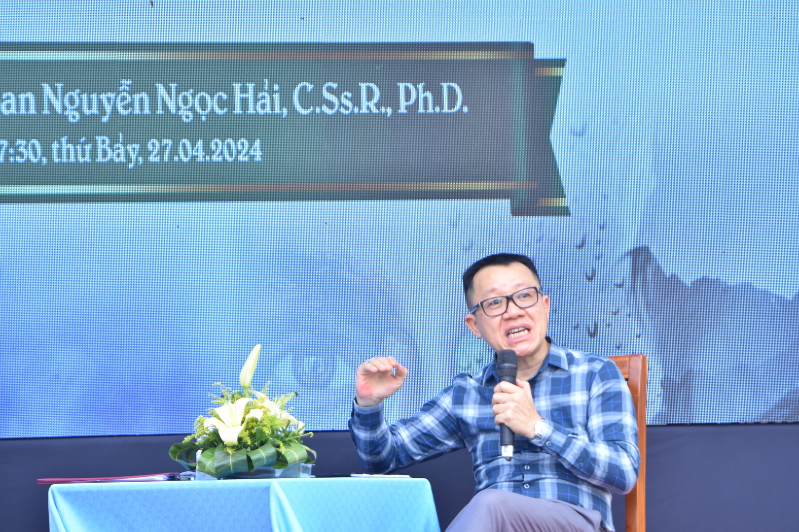 Hội thảo chuyên đề Triết học “Kiến tạo con người chân thực trong xã hội ngày nay”